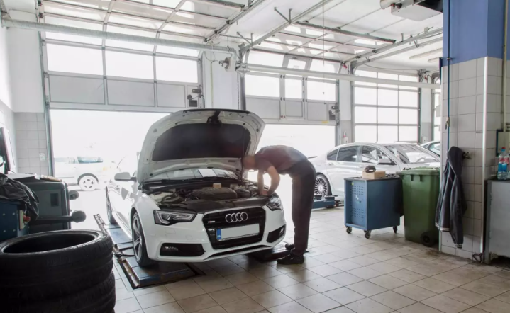 Révision de voiture, Meschers-sur-Gironde